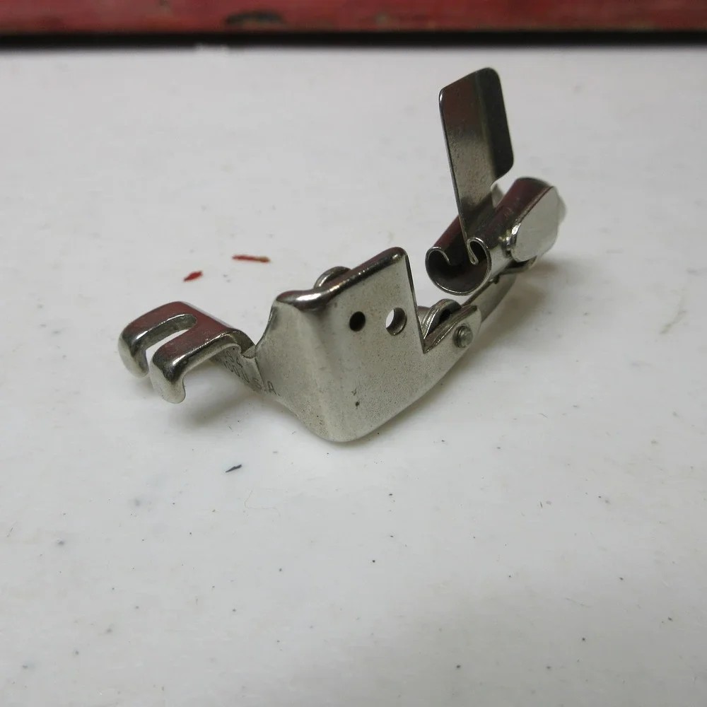 VTG 1935 SINGER Sewing Machine Attachments & Needles in Original Box Simanco USA